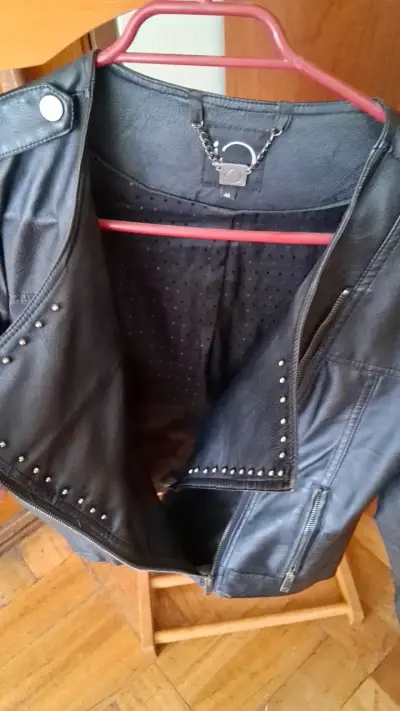 Chaqueta de cuero sintético negra para mujer - miniatura 4