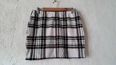 Falda escocesa a cuadros blanco y negro - miniatura 1