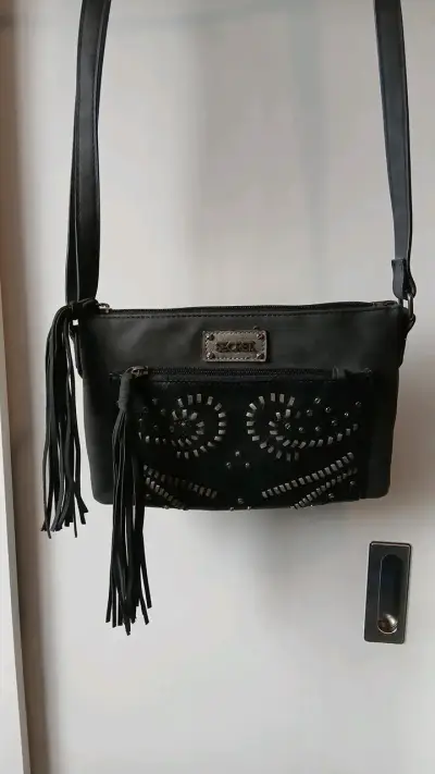 Cartera negra Secret con flecos. - miniatura 1