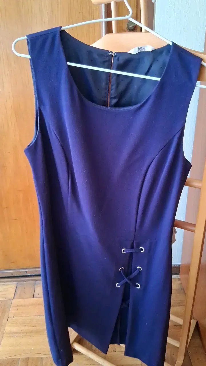 Vestido azul elegante con detalle de cordones - 1