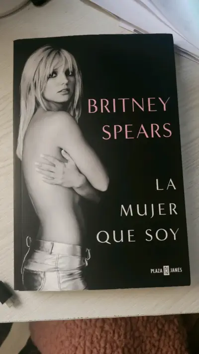 Libro 'La Mujer Que Soy' de Britney Spears - miniatura 1