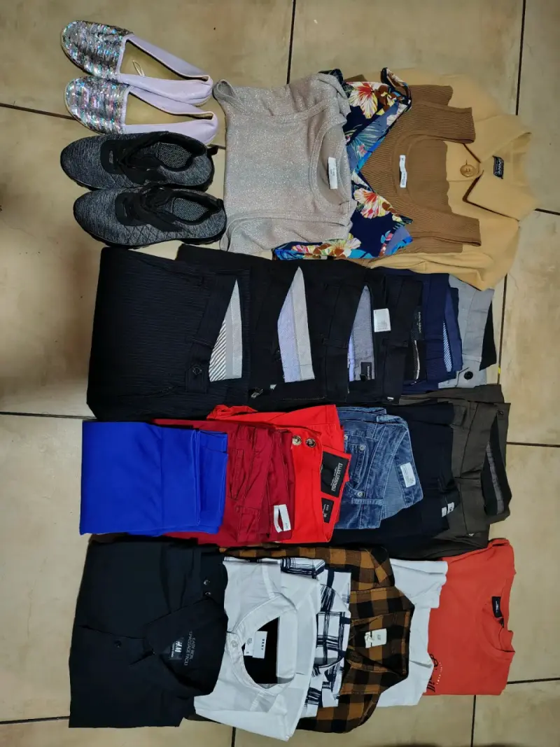 Lote de ropa variada para hombre y mujer - 1