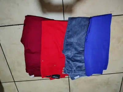 Lote de ropa variada para hombre y mujer - miniatura 3