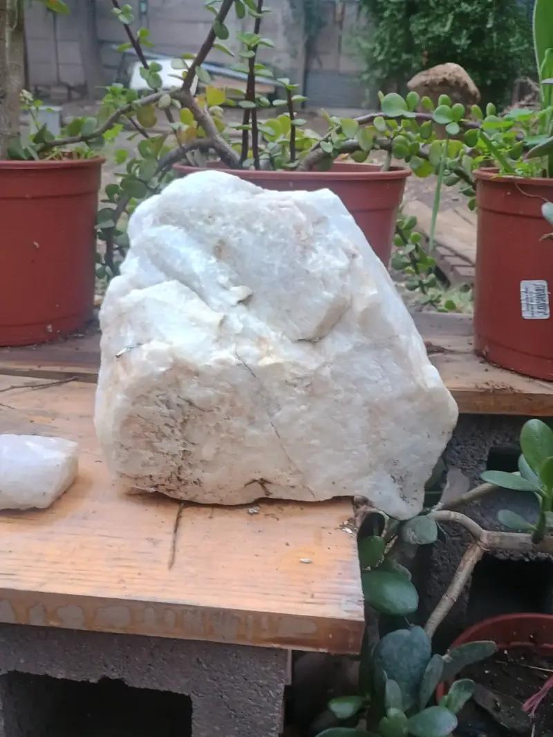 Roca de cuarzo blanco para decoración o colección - 3