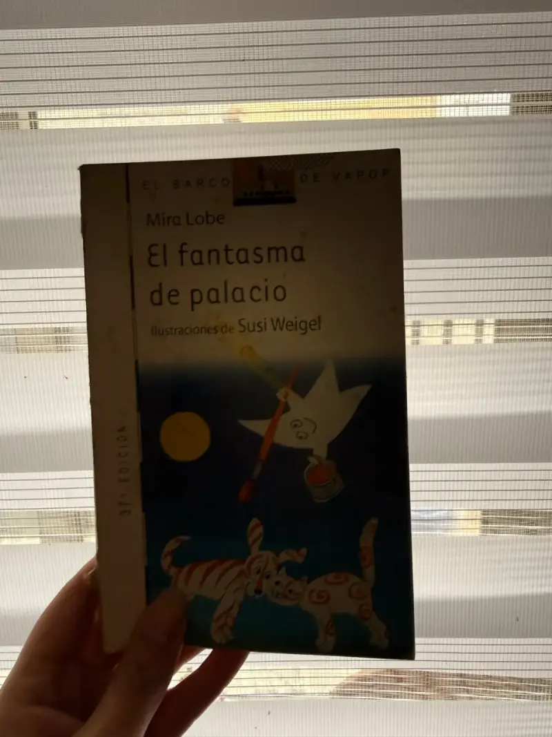 Libro infantil 'El fantasma de palacio' de Mira Lobe - 1
