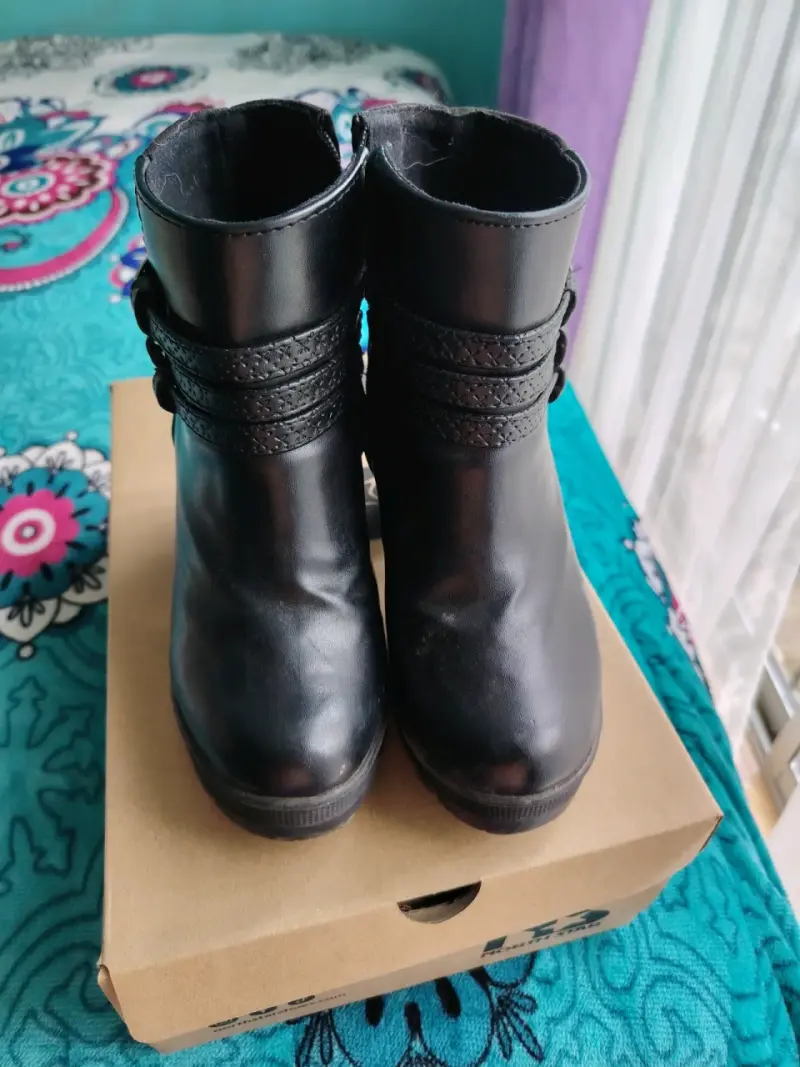 Botines de cuero negro con hebillas - 3
