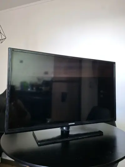 Televisor Samsung de 32 pulgadas en buen estado - miniatura 1
