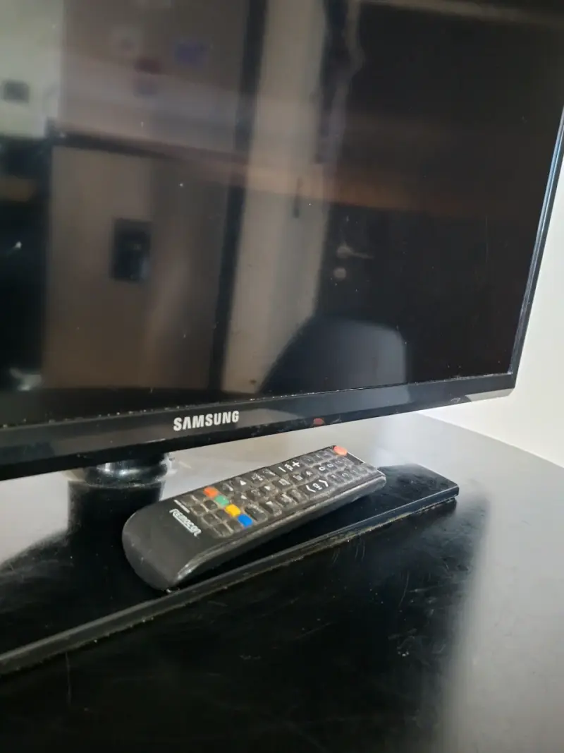 Televisor Samsung de 32 pulgadas en buen estado - 4