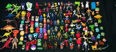 Lote de figuras y juguetes variados - miniatura 1