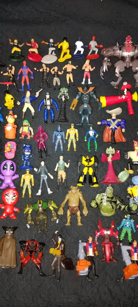 Lote de figuras y juguetes variados - 3