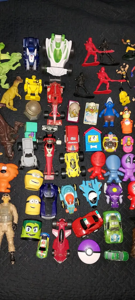 Lote de figuras y juguetes variados - 4