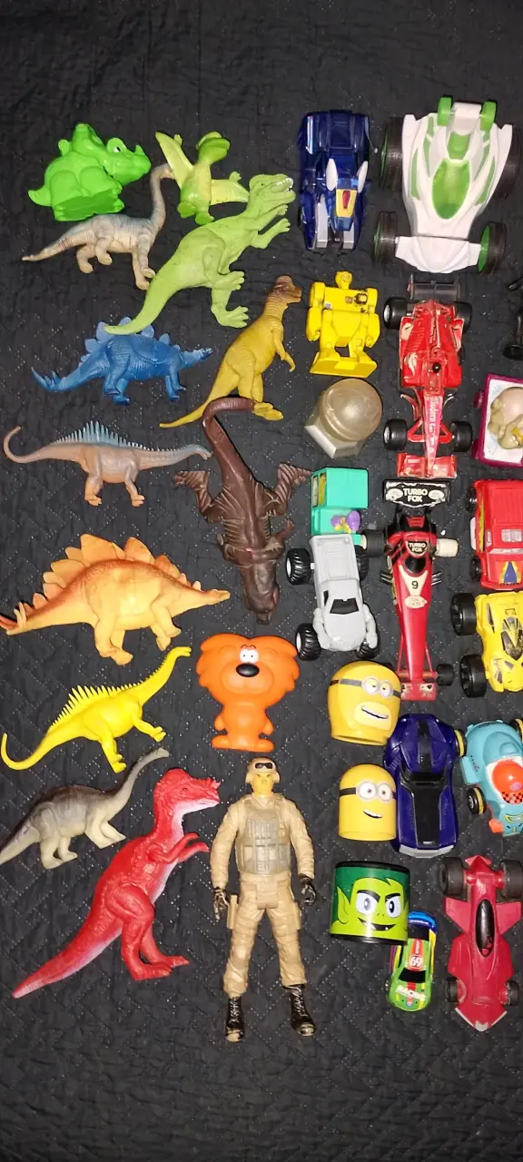 Lote de figuras y juguetes variados - 5