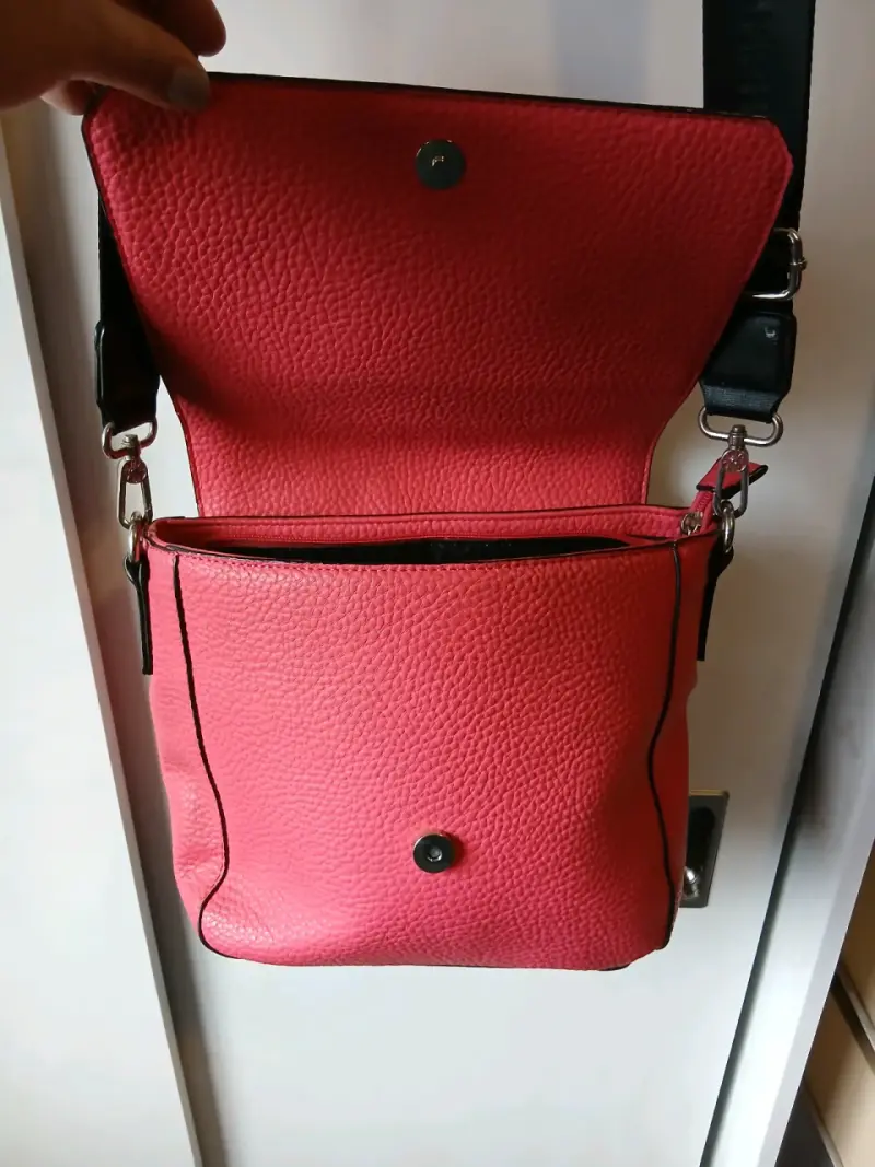 Cartera roja Amphora con correa ajustable - 3