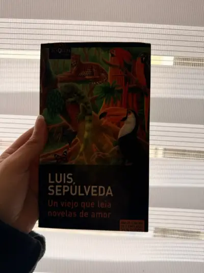 Libro 'Un viejo que leía novelas de amor' de Luis Sepúlveda - miniatura 1