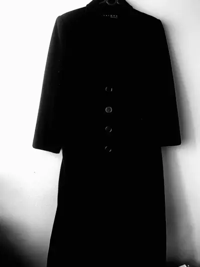 Abrigo negro de lana para mujer - miniatura 1