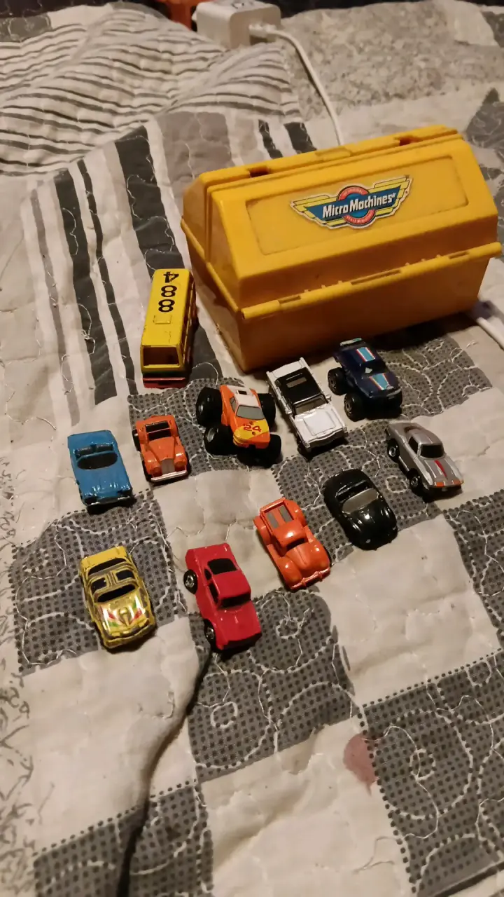 Set de autos de juguete Micro Machines con estuche - 1