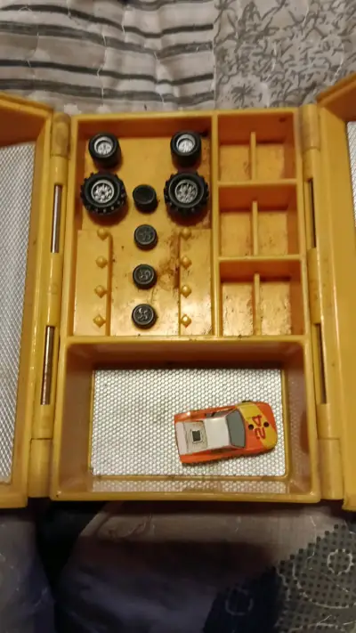 Set de autos de juguete Micro Machines con estuche - miniatura 2