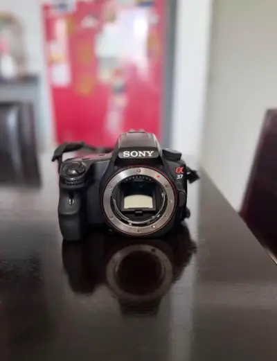 Cámara DSLR Sony Alpha 37 con funciones avanzadas - miniatura 1