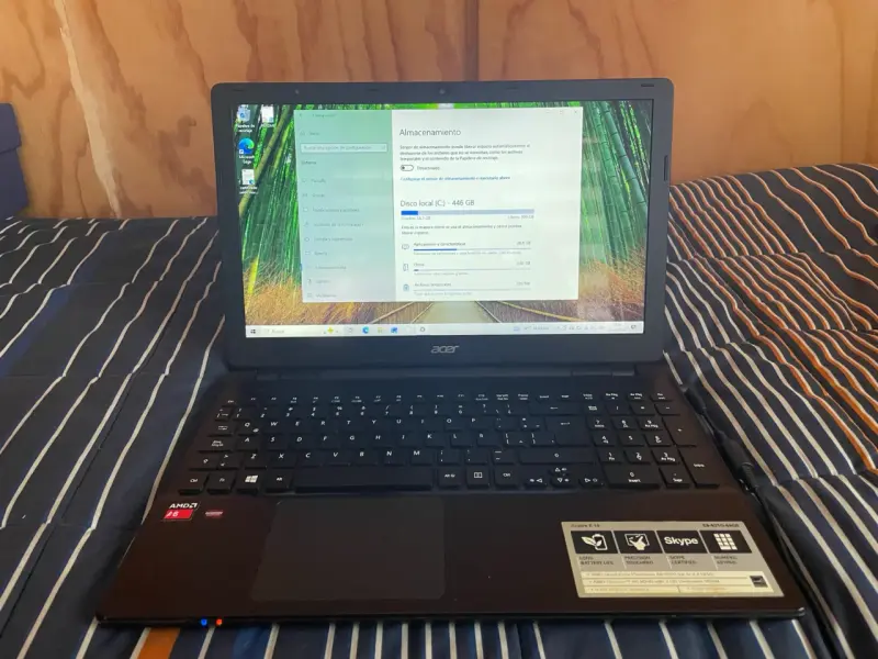 Laptop Acer con procesador AMD A6 y cargador - 5