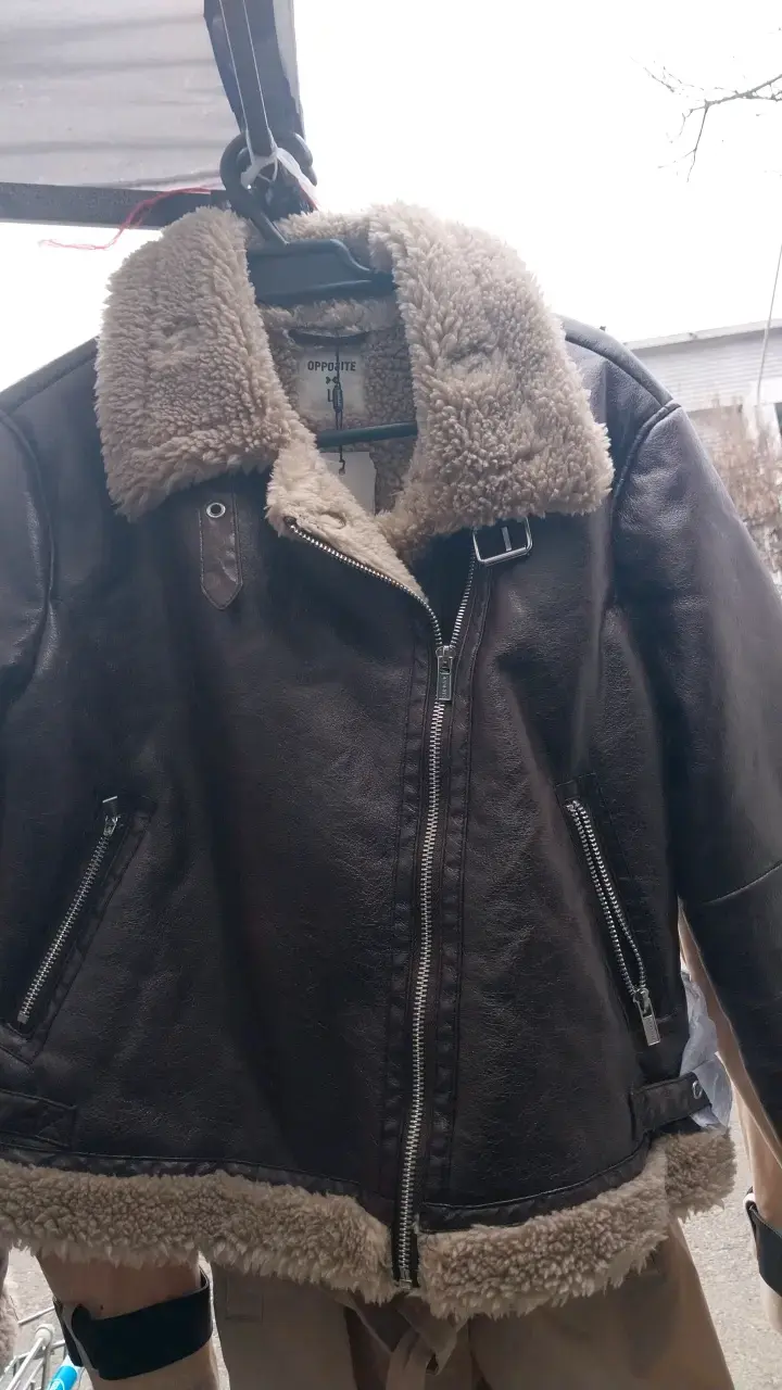 Chaqueta de cuero con forro de borrego para hombre