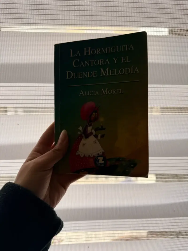 Libro 'La Hormiguita Cantora y el Duende Melodía' de Alicia Morel - 1
