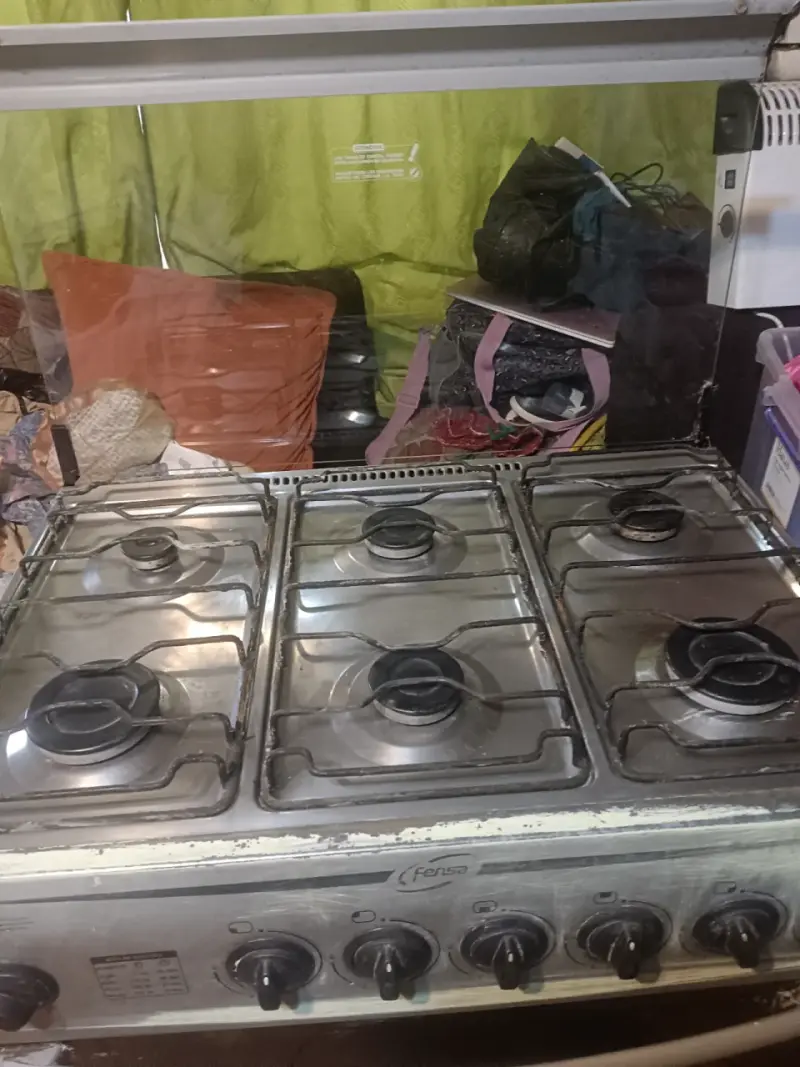 Cocina a gas Fensa con horno amplio - 2