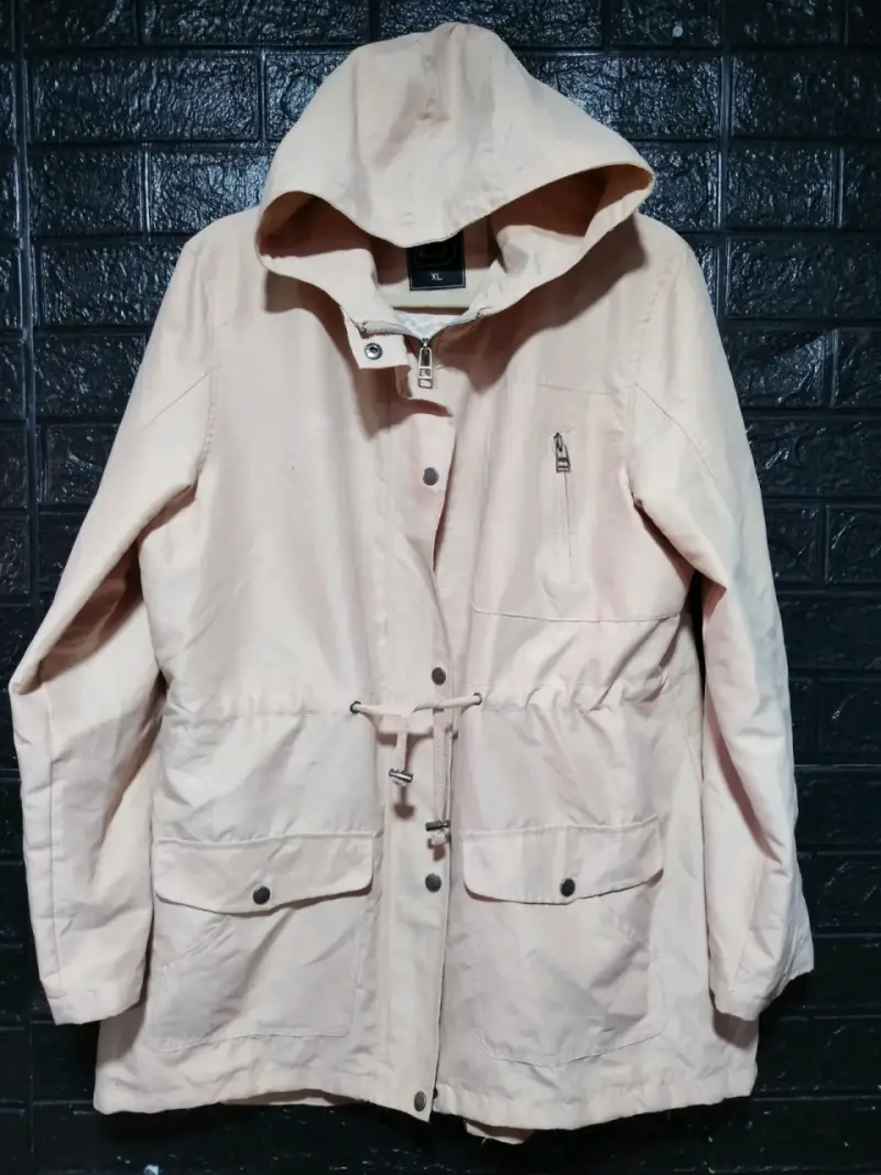 Parka beige con capucha talla XL