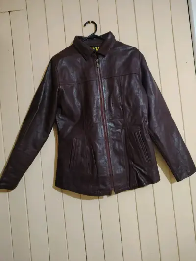 Chaqueta de cuero burdeo para mujer - miniatura 1
