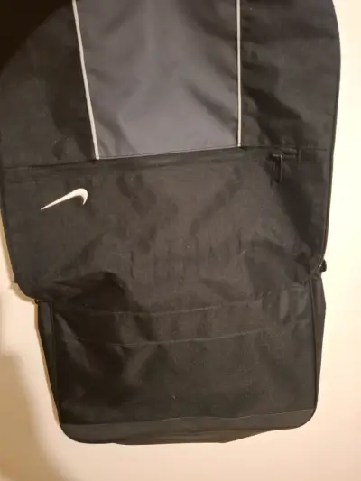 Bolso bandolera Nike negro con compartimentos - miniatura 2