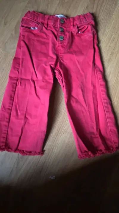 Jeans rojos para niños con broches - miniatura 1