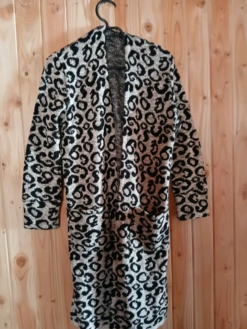 Chaleco largo de punto con estampado animal print