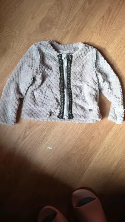 Chaqueta de peluche para niña con cierre. - miniatura 1