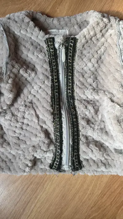 Chaqueta de peluche para niña con cierre. - miniatura 2