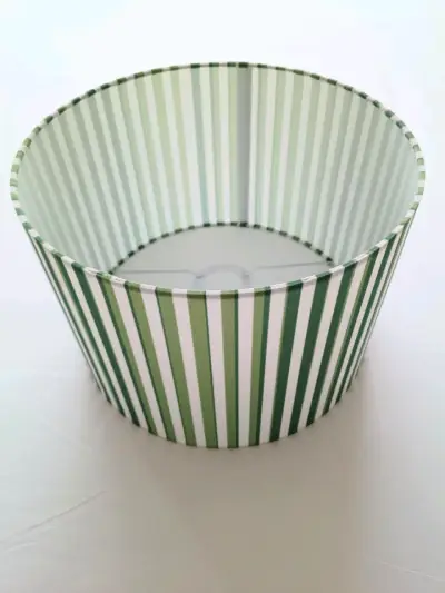 Pantalla de lámpara con diseño de rayas verdes - miniatura 1