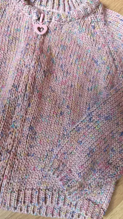 Chaleco de lana para niña color rosa pastel - miniatura 2