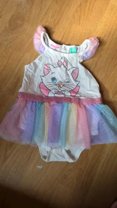 Body de bebé Disney con diseño de gatito y tutu arcoíris - miniatura 1