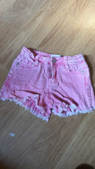 Shorts de mezclilla rosados con flecos - miniatura 1