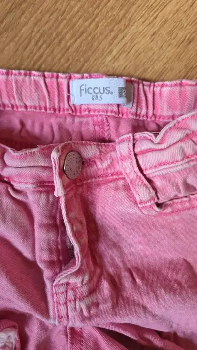 Shorts de mezclilla rosados con flecos - miniatura 2