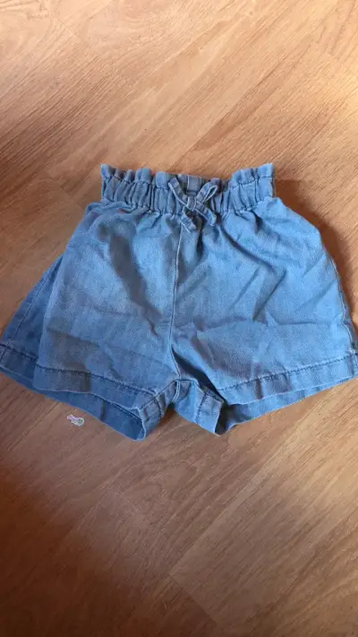 Shorts de mezclilla para niña. - miniatura 1