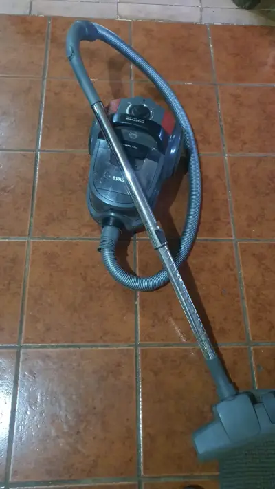 Aspiradora Cyclo Power 1800W con filtro HEPA - miniatura 2