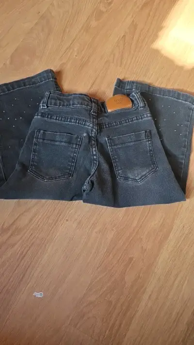 Jeans de mezclilla para niña con brillos - miniatura 3