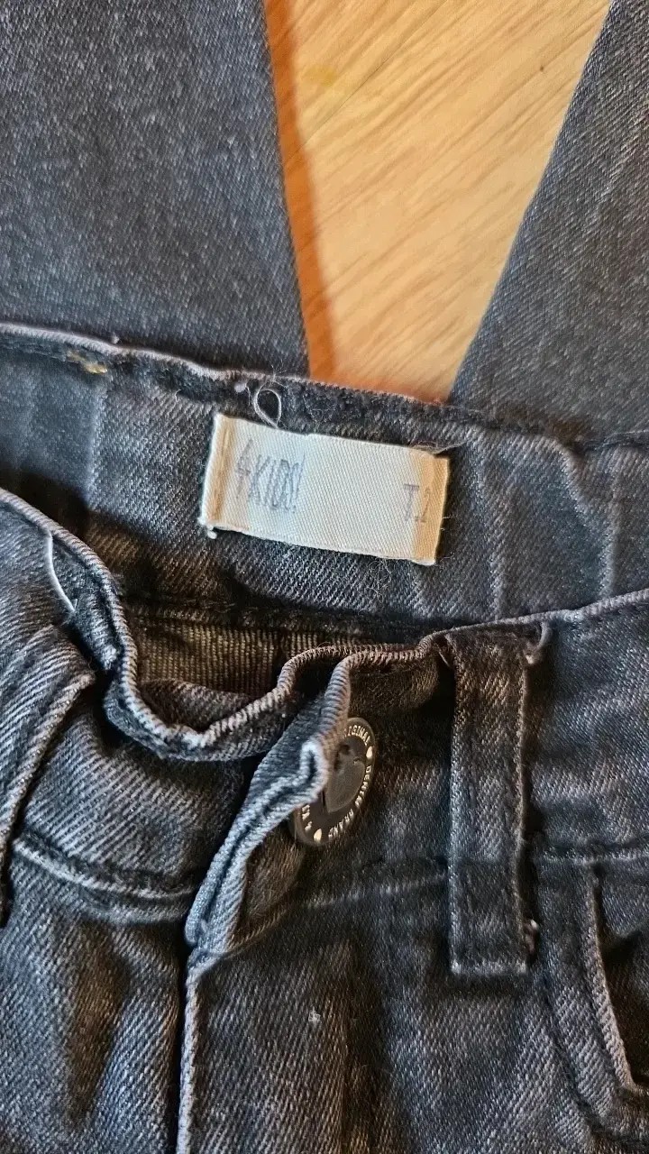 Jeans de mezclilla para niña con brillos - 4