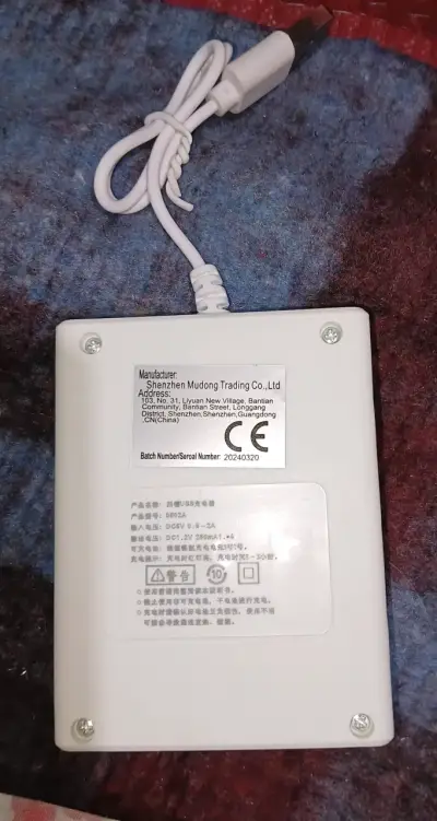 Cargador de Pilas USB para 4 Baterías - miniatura 2