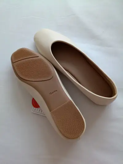 Bailarinas beige de cuero sintético Renta - miniatura 1