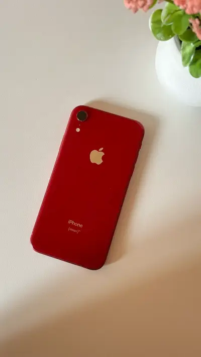 iPhone XR rojo en buen estado - miniatura 1