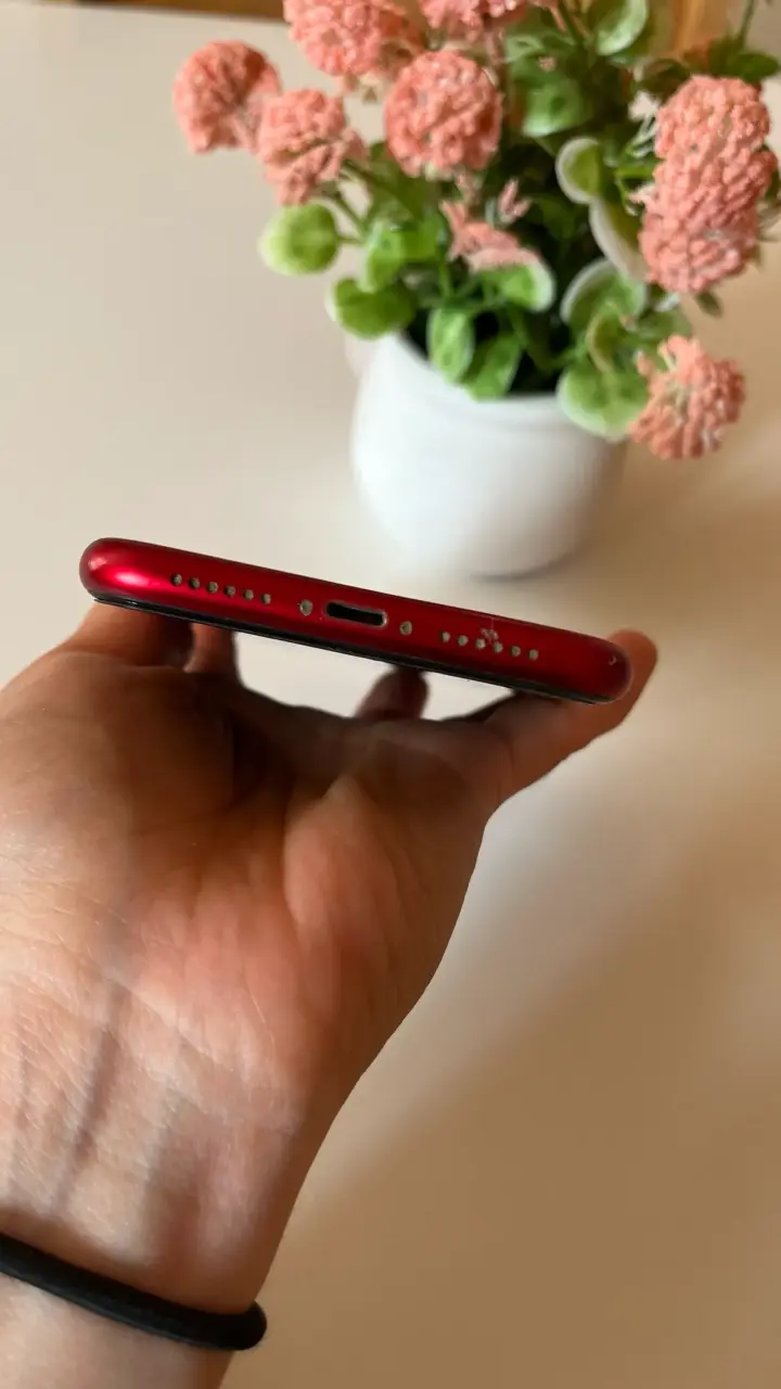iPhone XR rojo en buen estado - 2