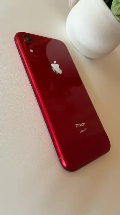 iPhone XR rojo en buen estado - miniatura 3