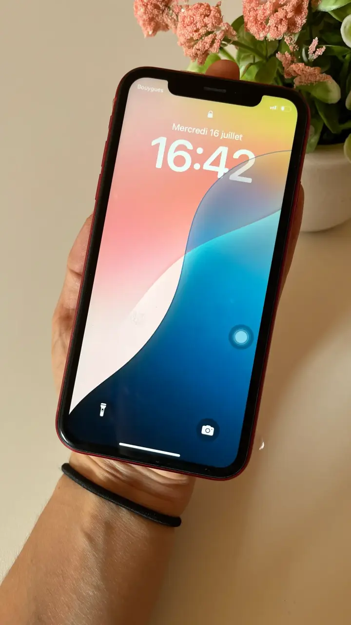 iPhone XR rojo en buen estado - 5