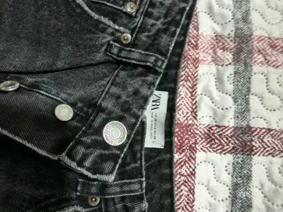 Jeans negros de mezclilla Zara para mujer - miniatura 1