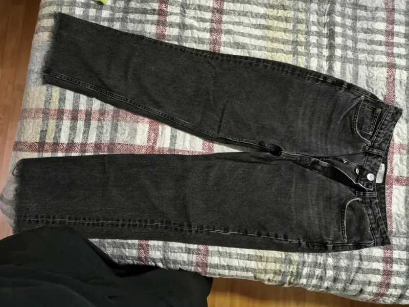 Jeans negros de mezclilla Zara para mujer - 2
